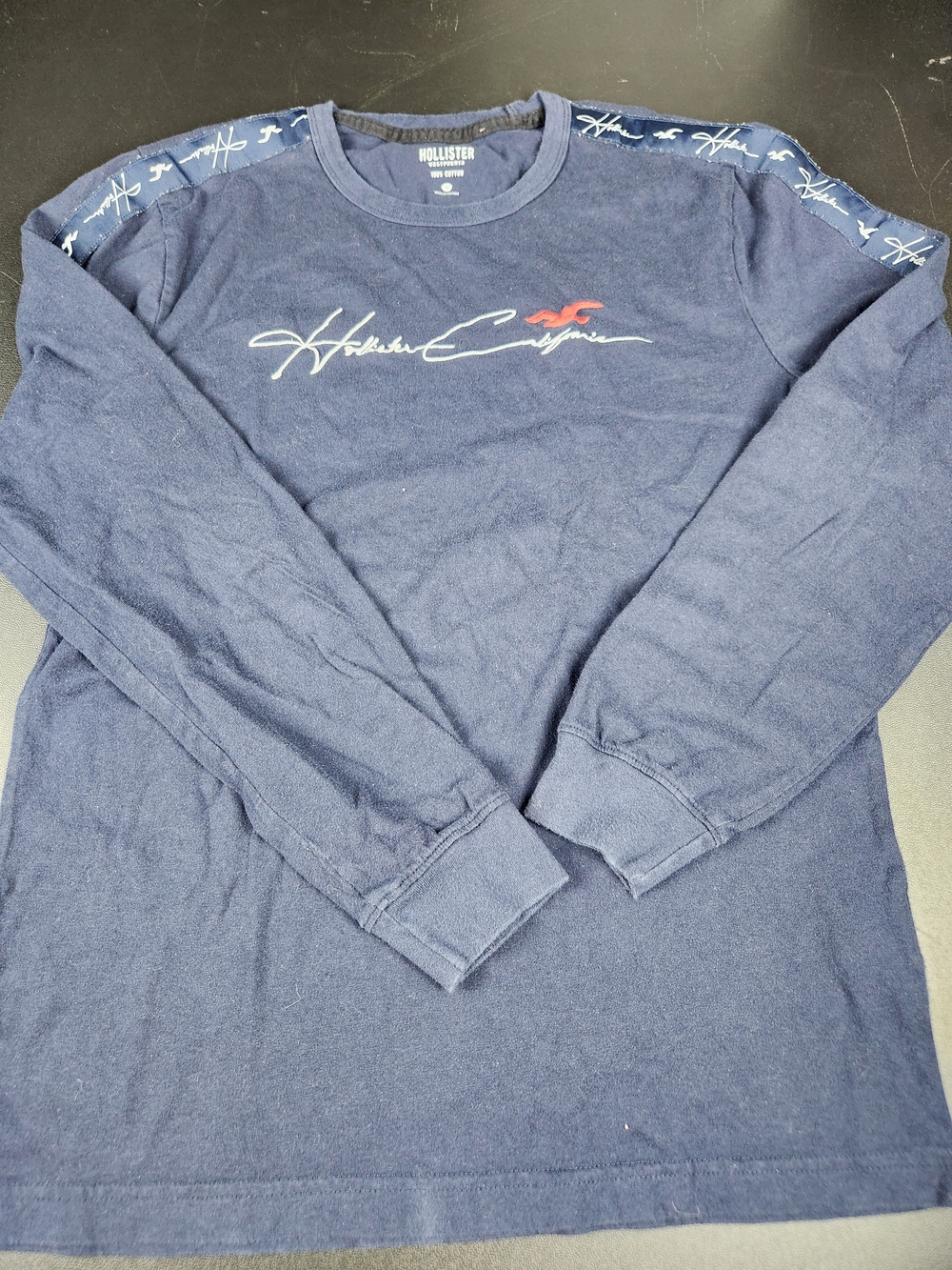 Hollister Men's Small Navy & White Cotton Long Sleeves Crewneck Graphic Tee